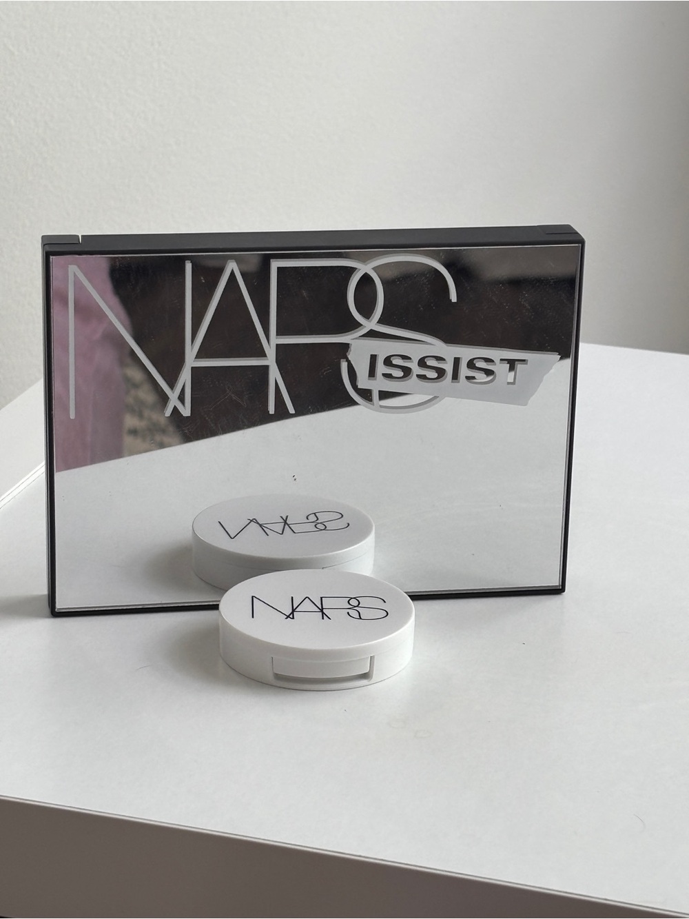 NARSissist Check Studio Pallet and Eros Light Reflecting Powder